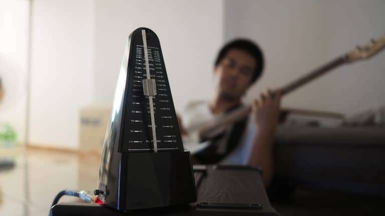 Luyện tập với máy đếm nhịp metronome