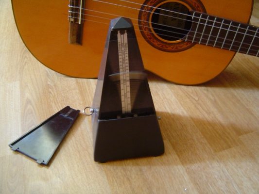 Máy đếm nhịp metronome